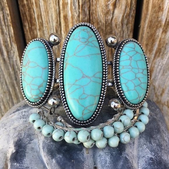 Jewelry - Turquoise Silver Hardware Bracelet & Earrings